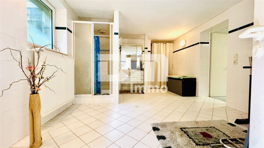 Hochwertiges 1-2 Familienhaus mit Nebengebäude in begehrter Lage mit vielen Extras - Souterrain Wellnessbereich / Vorbereitet für Sauna